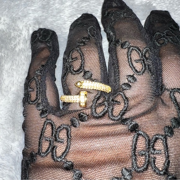 Adjustable Yellow Gold plated nail ring with cubic zirconia diamonds. - Picture 7 of 11